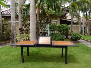 Salon résine et teck huilé avec 8 chaises Flores-fidji