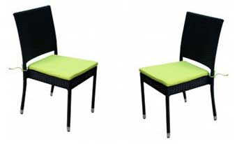 chaise en résine tressée noire